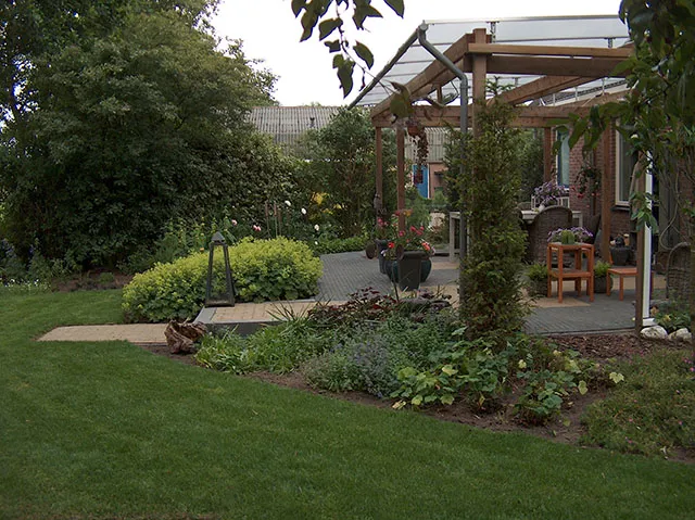 Terras met beplanting